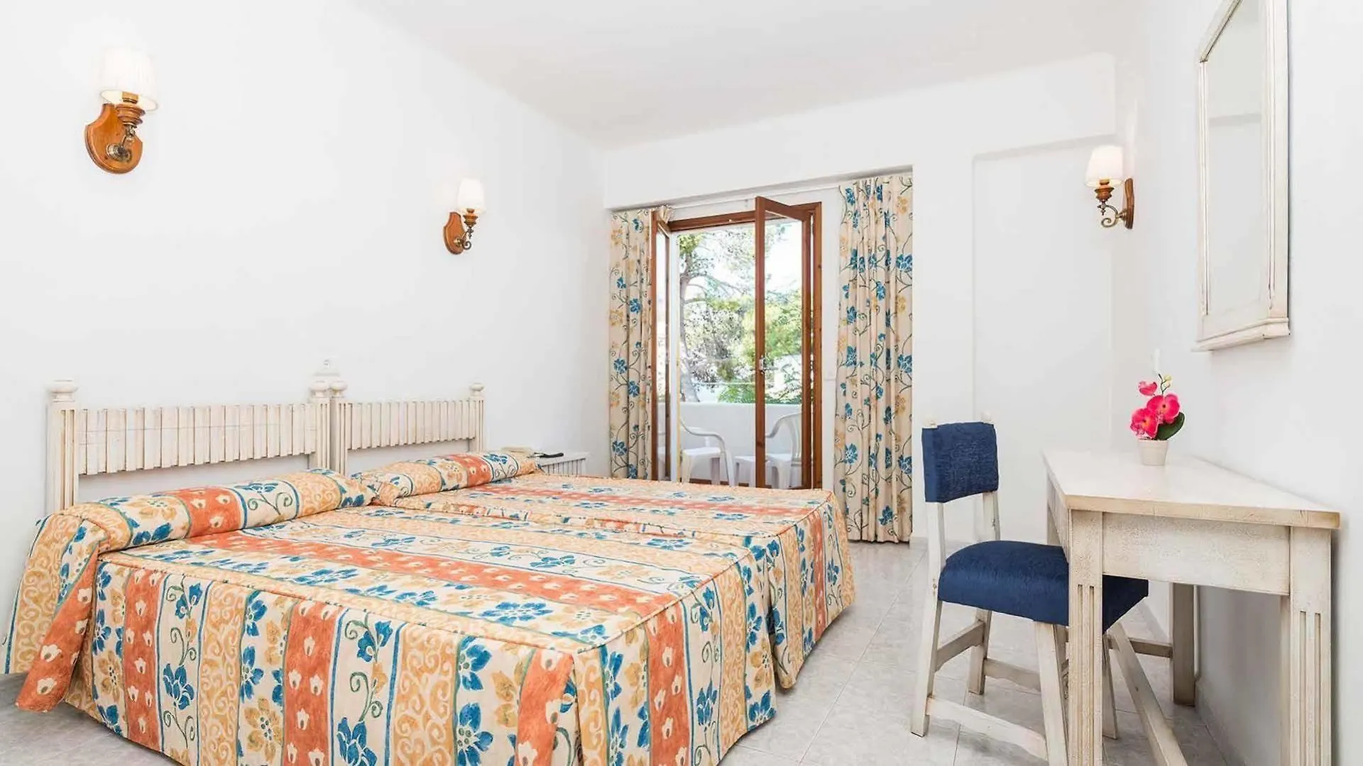 Hostal San Francisco Cala D´Or Bed & Breakfast